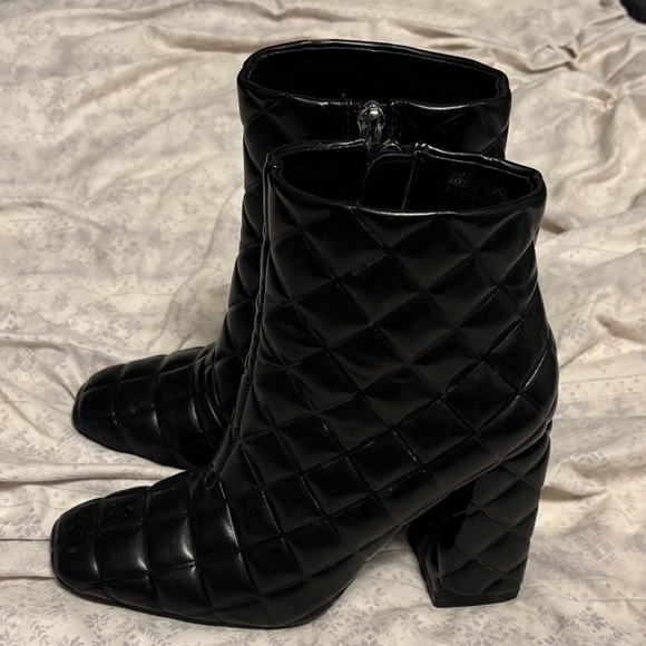 Cape Robbin Black Quilted Ankle Booties - Picture 4 of 6